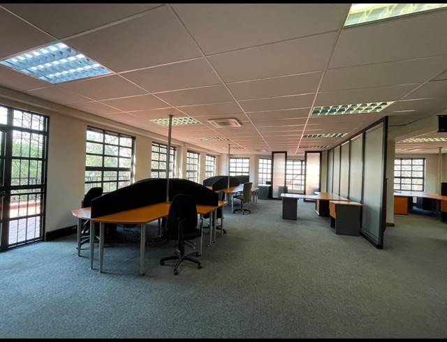 752M² OFFICE FOR SALE IN BRYANSTON